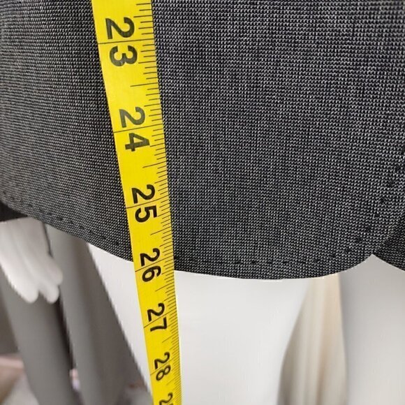 Tahari Arthur S. Levine Gray Stitch Design 2 Button Blazer, Jacket Size 6 - Picture 6 of 10